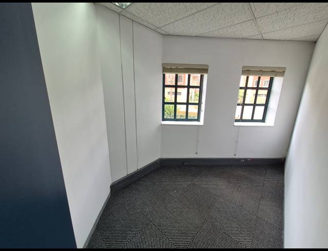 499M² OFFICE TO LET IN SUNNINGHILL